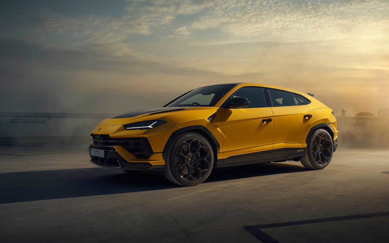 Comparison Porsche Macan S 2022 vs Urus Performante